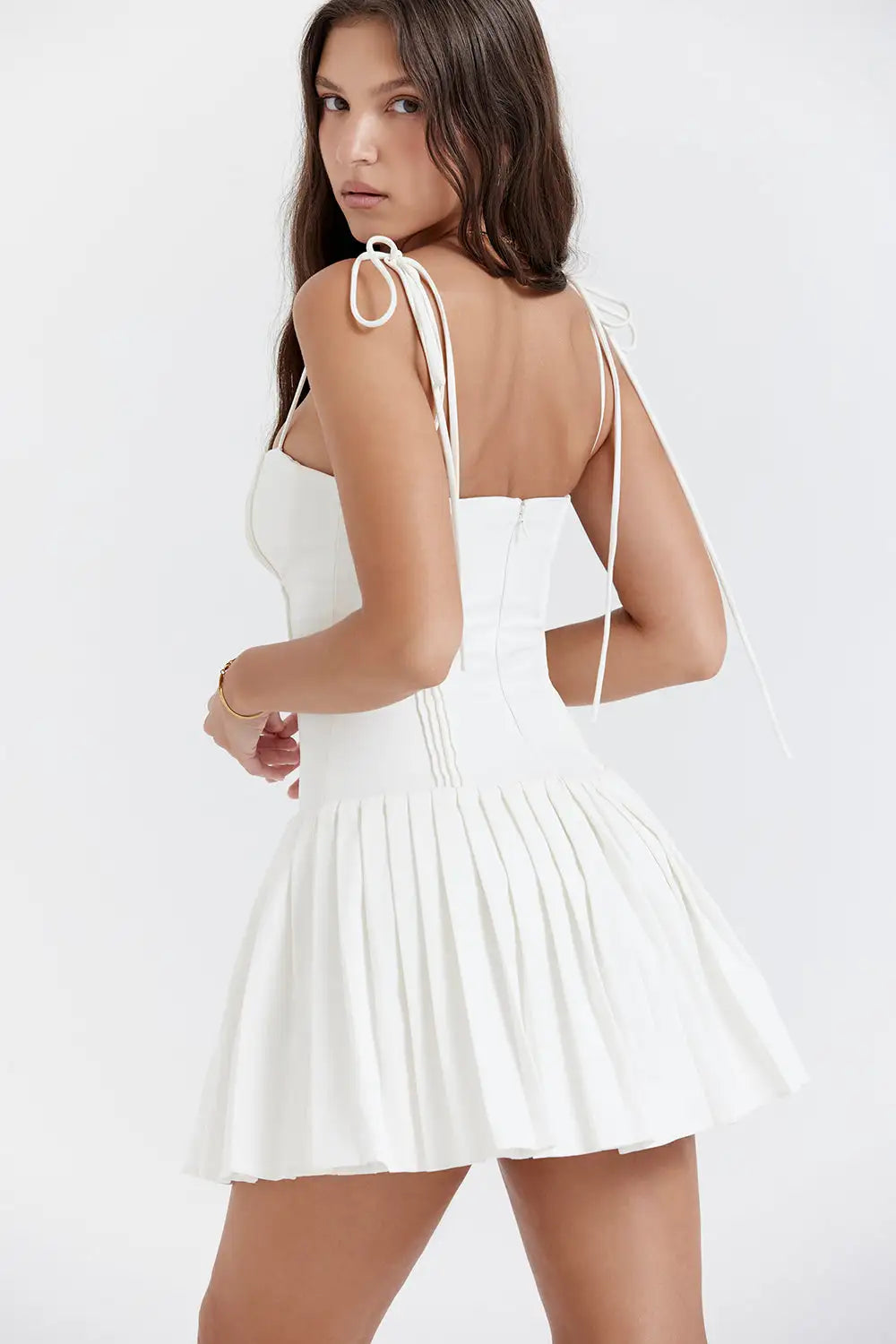White Pleated Dress (Gaun Putih)
